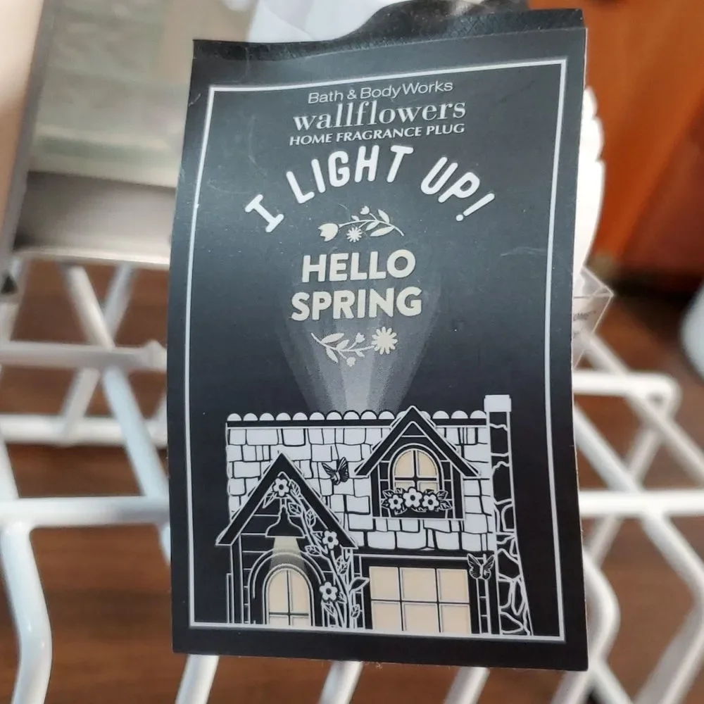 Bath & Body Works Wallflowers Hello Spring Projector LightUp Home Fragrance Plug
